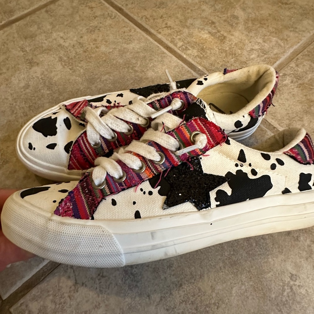 Very G Ladies Cosmic Cow Print Shoes W 6.5 - Picture 4 of 9